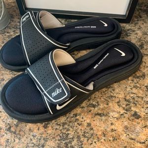 Women’s Nike slip on